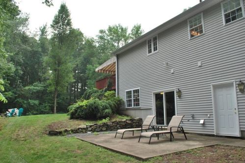 34 Tower Hill Rd, Cumberland RI  02864-1524 exterior