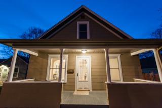 2332 65th St, Omaha, NE 68104-3906