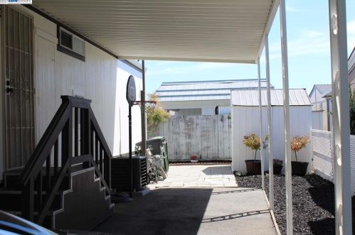 28378 Bradshire Rd, Hayward CA  94545-4818 exterior