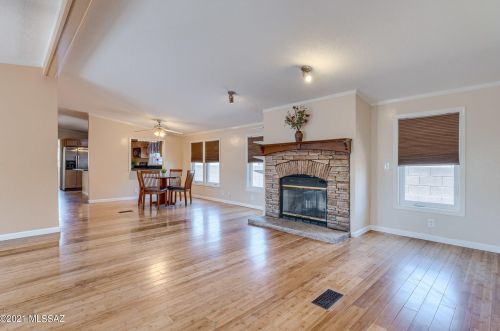 9011 Valgrind Ln, Tucson, AZ 85743-7912
