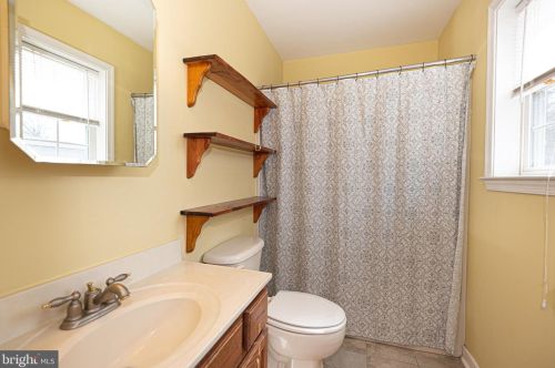 402 6th St, Laurel DE  19956-1363 exterior