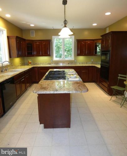 2933 Patriot Ln, Fredericksburg VA  22408-1727 exterior