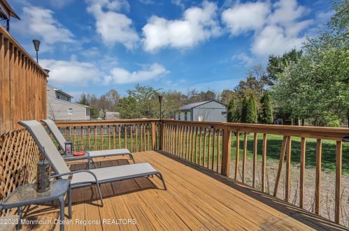1013 Woodlane Rd, Jackson Twp NJ  08527-1555 exterior