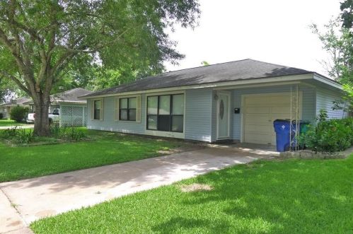 208 Mattson St, West Columbia, TX 77486-3410