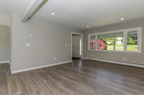 3 Marlin Dr, Waterford CT  06385-2605 exterior