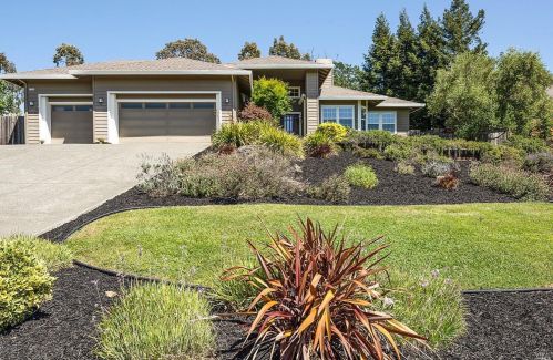 5750 Marsh Hawk Dr, Santa Rosa, CA 95409-4380