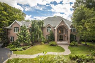 10 Carey Dr, Bedford, NY 10506-2025