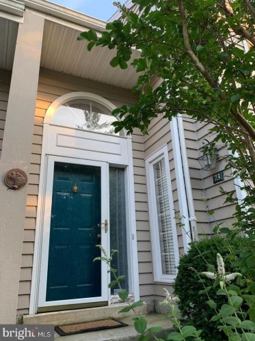 73 Cabot Dr, Wayne, PA
