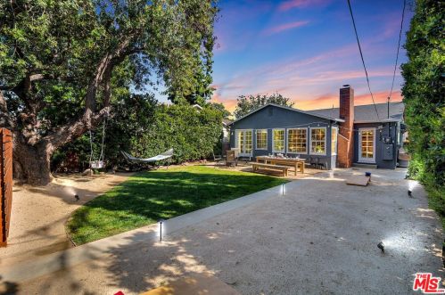 15027 Hartland St, Van Nuys CA  91405-3714 exterior