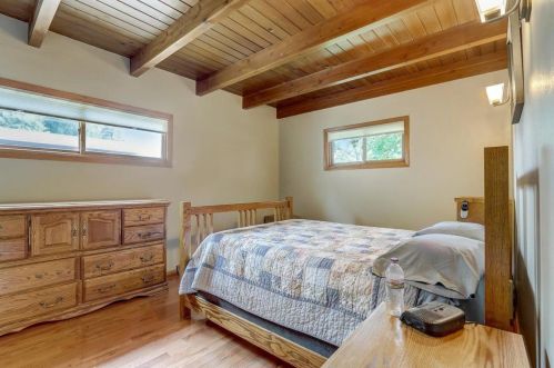 5237 20th St, Milwaukee WI 53233-2548 exterior