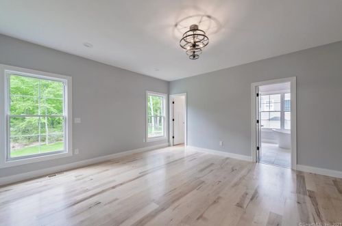 21 Arbor Xing, East Lyme CT  06333-1170 exterior