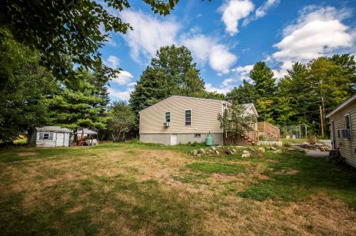 208 Lawrence Rd, Salem NH  03079-3905 exterior