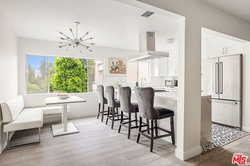 15457 Moorpark St, Van Nuys, CA 91403-1013