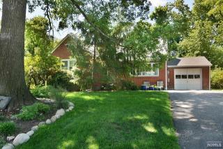 653 Park Ave, Oradell, NJ 07649-2007