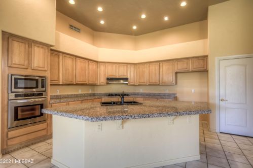 2570 Castle Rock Dr, Tucson AZ exterior