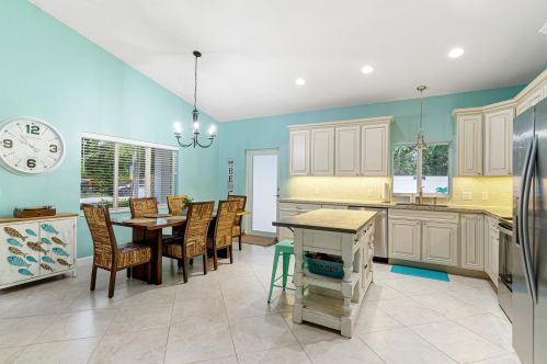 120 1st St, Key Largo FL  33037-4856 exterior