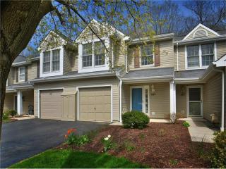 285 Commons Dr, Oakmont, PA 15139-1192