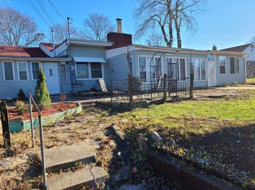 4619 71st St, Milwaukee, WI 53218-4852