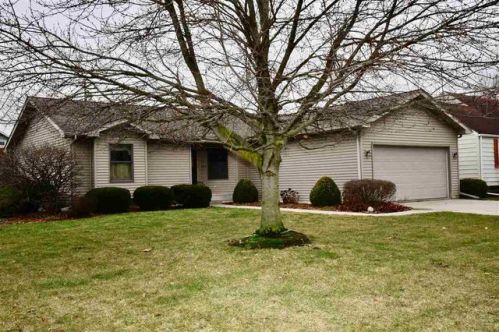 656 High St, Linn Grove, IN 46711-1321