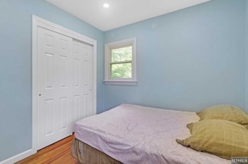 215 Hiawatha Blvd, Oakland NJ  07436-3619 exterior