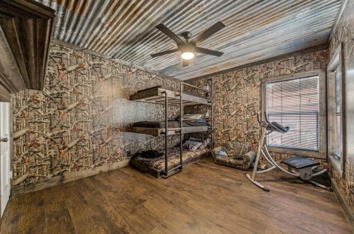 1006 Commerce Dr, Greenville TX  75401-2214 exterior