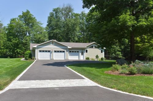 33 Pinecrest Dr, Ridgefield, CT 06877-2533