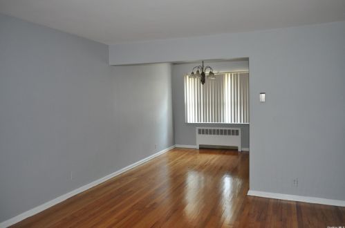 257 Bixley Heath, Lynbrook NY  11563-2918 exterior