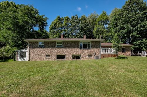 428 Glendale Rd, Beaver Falls, PA 15010-8523