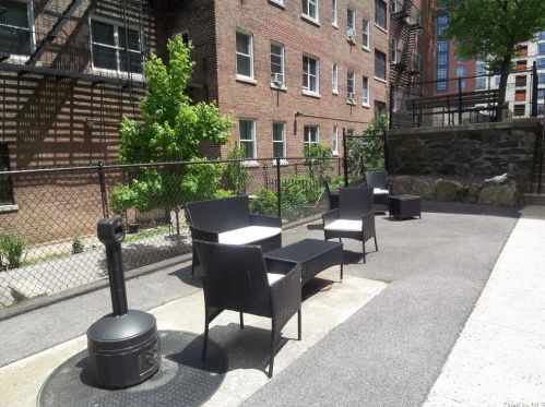 61 Grand St, Mount Vernon NY  10552-2133 exterior