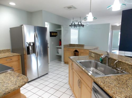 562 Eyerly Ave, Fort Pierce FL  34983-2944 exterior