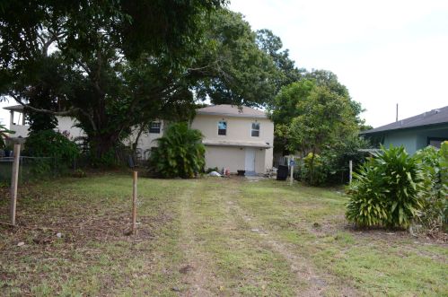 642 13th St, Fort Pierce, FL 34950-4053