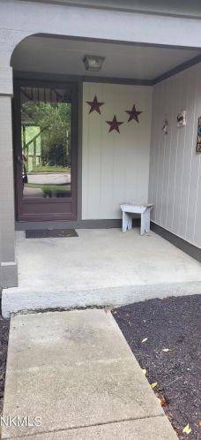 1660 Shady Cove Ln, Florence, KY 41042-1062