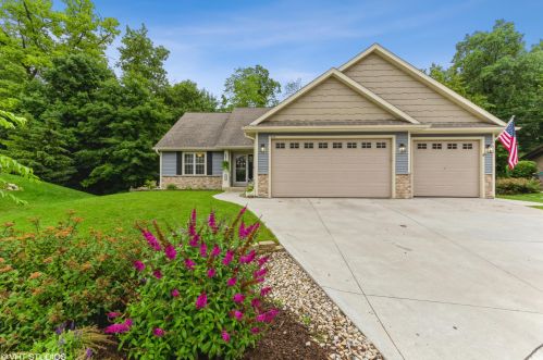 415 Kames Cv, Slinger, WI 53086-9450