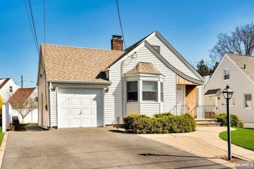 6 Lohmann Pl, Dumont, NJ 07628-1521