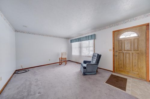 1035 Amboise Dr, Marion OH 43302-6614 exterior