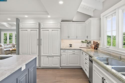 12740 Brookpark Rd, Oakland CA  94619-3137 exterior
