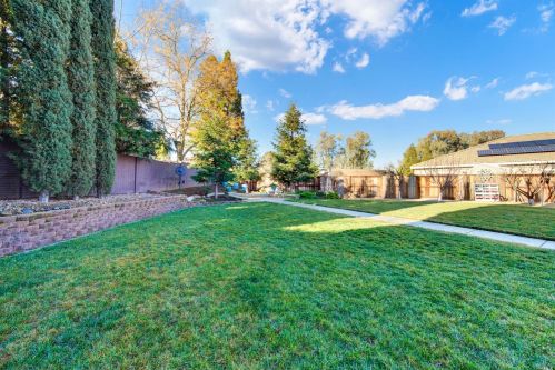 131 Feather Riv Cir, Vacaville CA 95688-8749 exterior