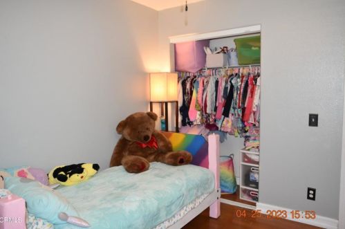 706 Princessa Dr, Oxnard CA  93030-7690 exterior