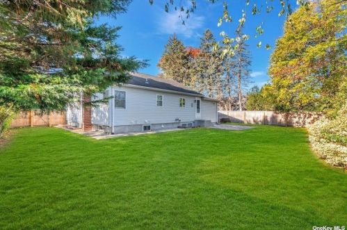 516 Greene Ave, North Lindenhurst NY  11757-3449 exterior