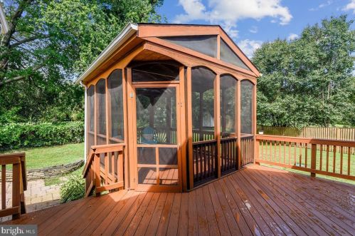 527 Rugby Ct, Purcellville VA  20132-3415 exterior