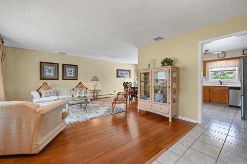 9 New Castle Dr, Washingtonville NY  10992-1735 exterior