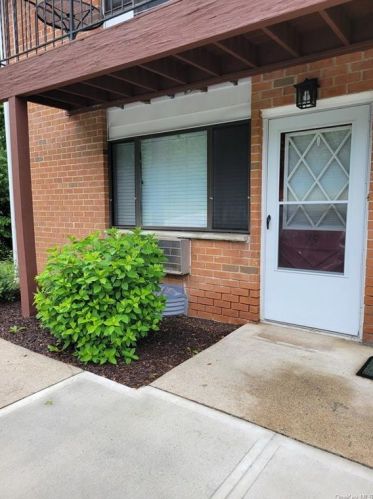 75 Poplar Ln, Middletown NY  10941-1305 exterior