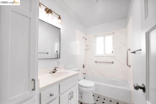 16032 Via Descanso, San Lorenzo CA  94580-2412 exterior