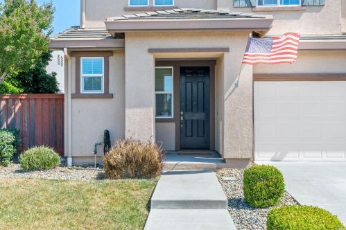 2312 Newcastle Dr, Vacaville CA  95687-8252 exterior