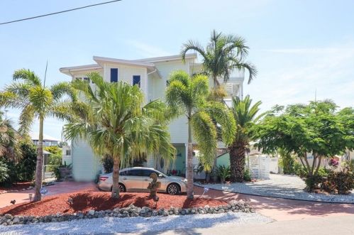 2300 Sycamore St, Saint James City, FL 33956-2067