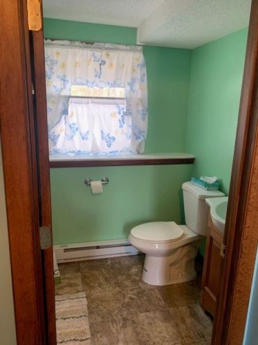 38 Derryfield Rd, Derry NH  03038-4333 exterior