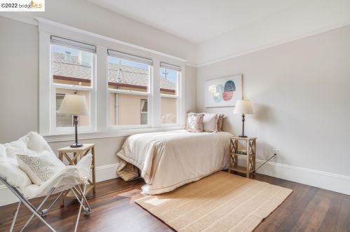 721 45 St, Oakland CA 94609-1802 exterior