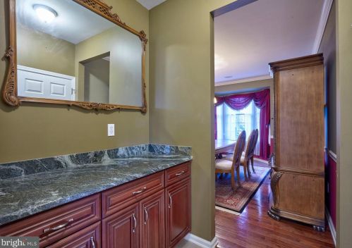 4 Millennium Dr, Columbus NJ  08022-2250 exterior