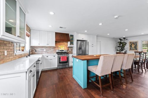 3360 Big Spg Ave, Simi Valley CA 93063-1316 exterior