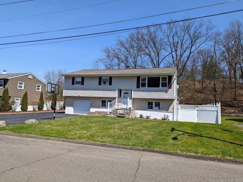 4 Berkshire Pl, Danbury, CT 06810-8402